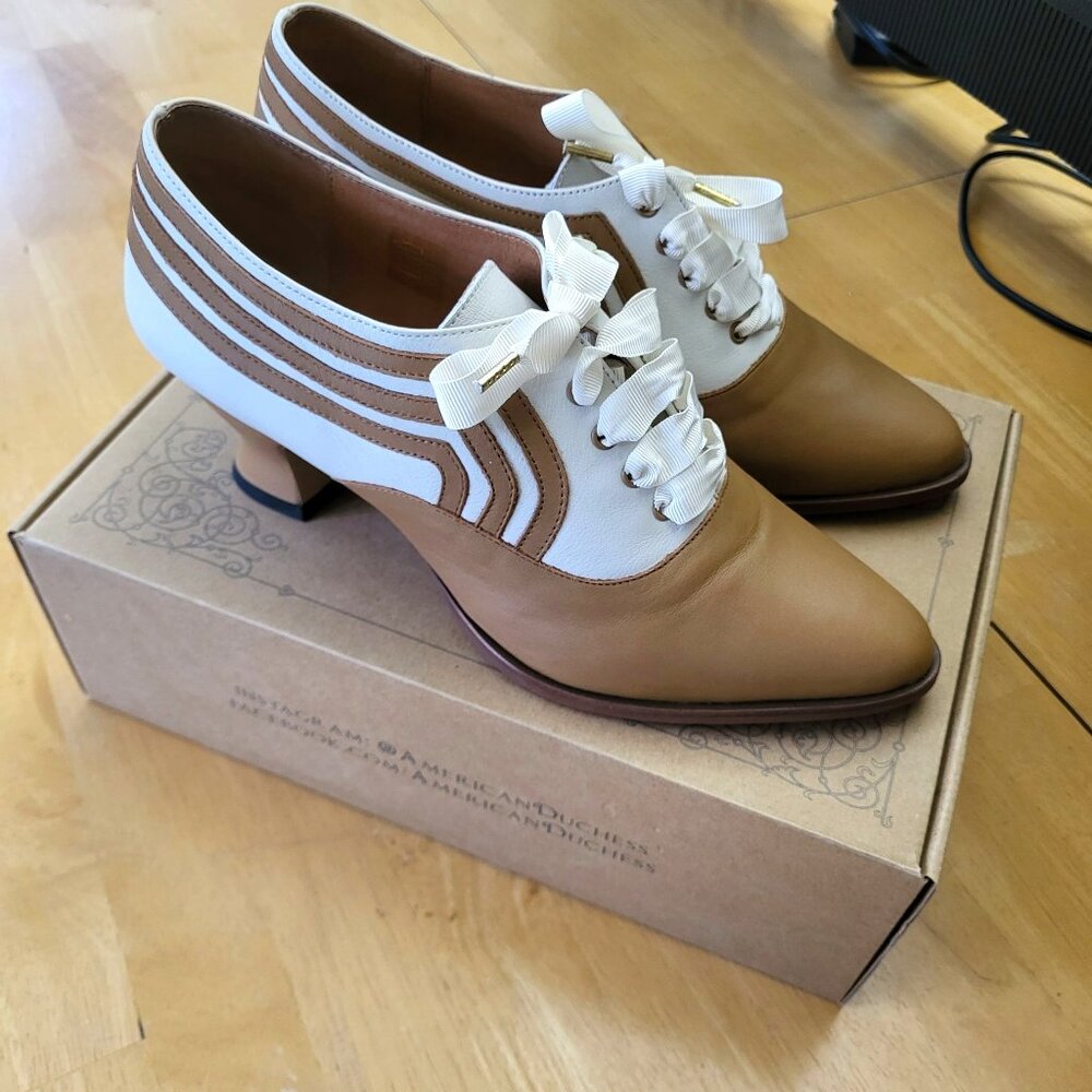 NEW! American Duchess Bernadette Edwardian Oxfords Tan/Ivory Size 10 / 9.5 Shoes